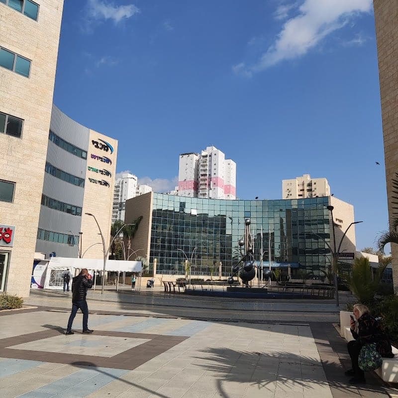 תמונה של אולמות קרית מוצקין - אזור אירועים תרבות ובידור