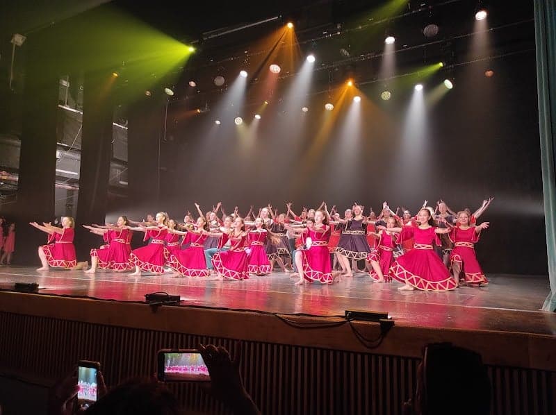 מרכז אומנויות הבמה פרדס חנה